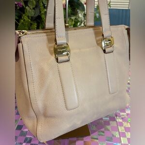 Salvatore Ferragamo Beige Leather Shoulder Handbag
